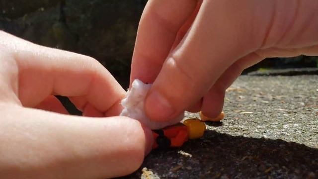 Will Nail Polish Remover Remove printing off a LEGO Minifigure? | Bricksperiment #4 смотреть онлайн