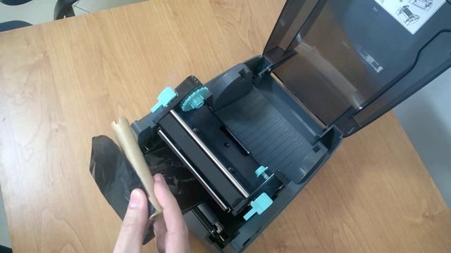 Jak założyć / wymienić folię termotransferową w drukarce etykiet Godex G300 (ribbon installation) смотреть онлайн