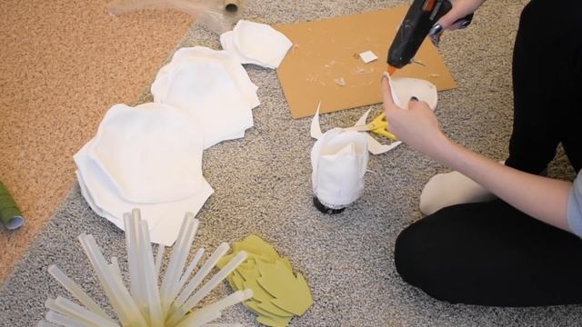 Vlog - делаю розу из фоамирана для фото зоны с креплением. смотреть онлайн