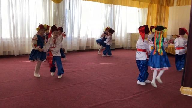украинский танец г Лисаковск Ясли сад Мурагер смотреть онлайн