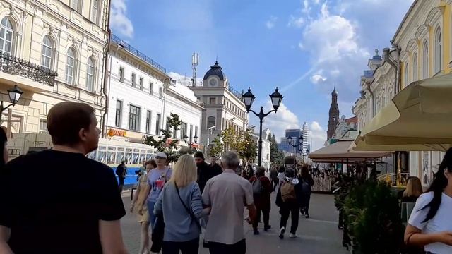 Певица Любовь на Баумана в Казани ? Бабье лето в Казани ?Покупка сумки ? Куплю или нет смотреть онлайн