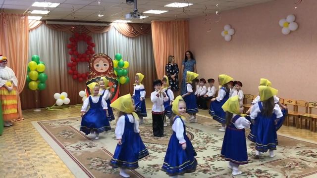 Танец «У матрёшек розовые щёчки» на утреннике, посвящённом 8 Марта. Средняя группа N 12 2023 г. смотреть онлайн