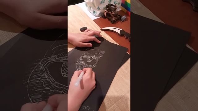 Рисунок белая ручка на чёрной бумаге смотреть онлайн