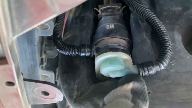 Решение проблемы подачи воды с омывательного бачка Opel Astra H смотреть онлайн