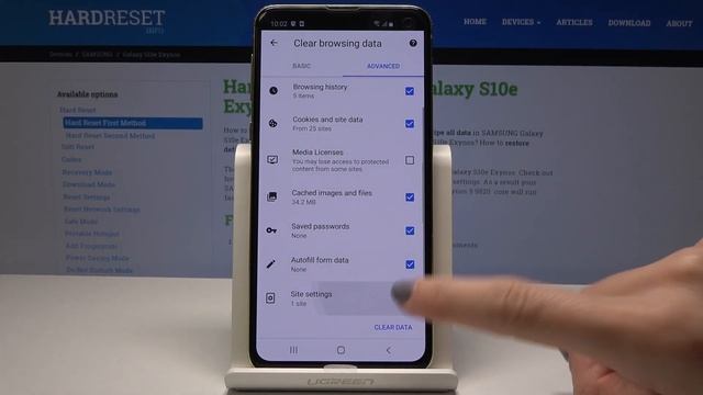 How to Clear Browsing Data in SAMSUNG Galaxy S10e - Reset Browser in Galaxy S10e смотреть онлайн