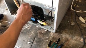 Холодильник Indesit . Замена мотора и установка испарителя