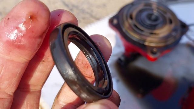 Замена сальника гидроматора редуктора поворота стрелы манипулятора Shinmaywa смотреть онлайн