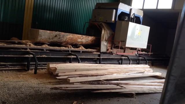 Изготовление обрезных досок радиального распила на Угловом дисковом станке Walter UNIVERSAL-1000 смотреть онлайн