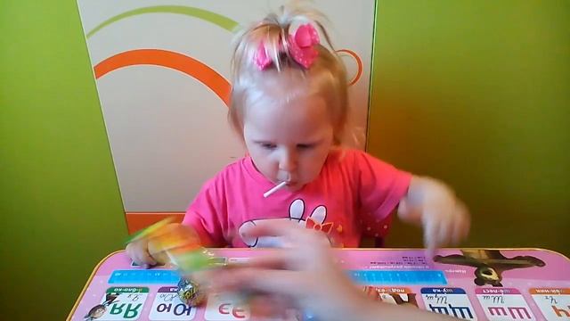 Пробуем МНОГО РАЗНЫХ  ЧУПА ЧУПСОВ, чупа чупс свисток, соска, гамбургер,  двойная порция и тд.