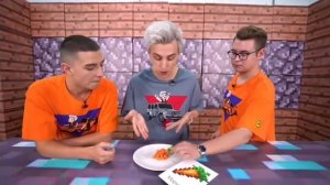 А4 ПОПАЛ В МАЙНКРАФТ И ПРОБУЕТ  ЕДУ ИЗ МАЙНКРАФТА