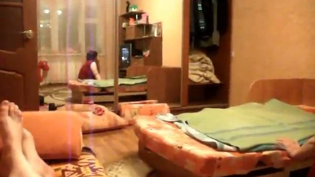 Девочка прыгает)))