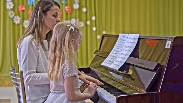 Слесарева Милана "Наш край" Д. Кабалевский, "Пусть всегда будет солнце" А. Островский смотреть онлайн