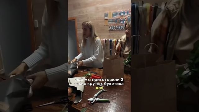 Делаем добро.Решили подарить подарки ,но что выберут девушки?Розу или свечу?#каринабагдасар #добро смотреть онлайн