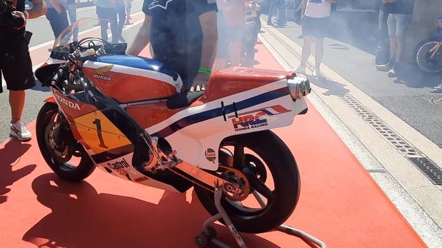 Honda NS 500 warmup at Bikers Classic 2022 смотреть онлайн
