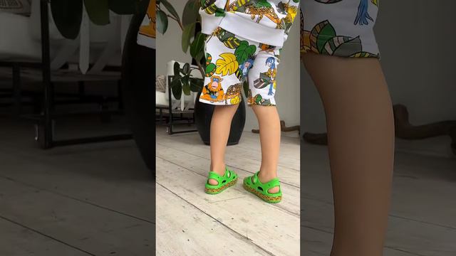 Как кроксы только с огоньками. Обувь на пляж от KAPIKA смотреть онлайн