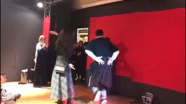 Имам мечети Ниццы, Басхан, тусуется с какими-то танцовщицами. смотреть онлайн