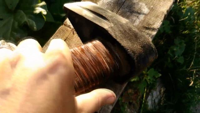 Живучесть способа насаживания топора на деревянные клинья и эпоксидный клей смотреть онлайн