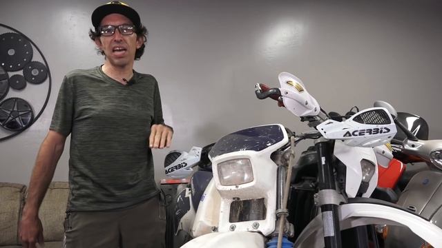 What's Inside Robot's Garage?? смотреть онлайн