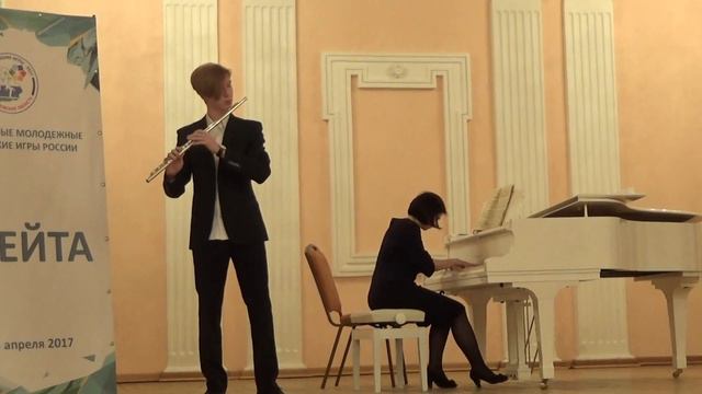 К.Рейнеке.Концерт для флейты ре-мажор ,2я часть. смотреть онлайн