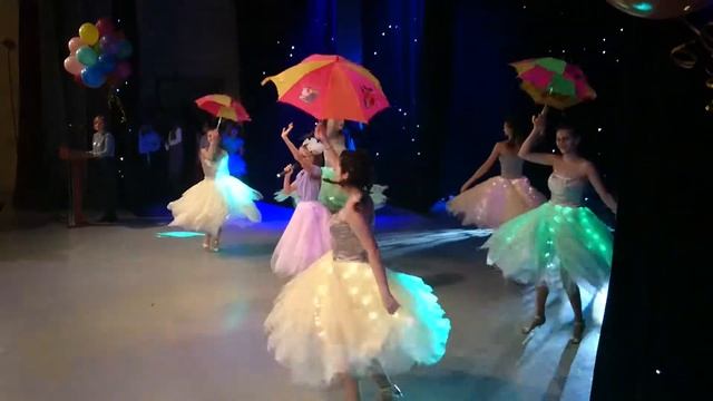 Вокально-танцевальный коллектив Прорыв песня "Улетай, туча" смотреть онлайн