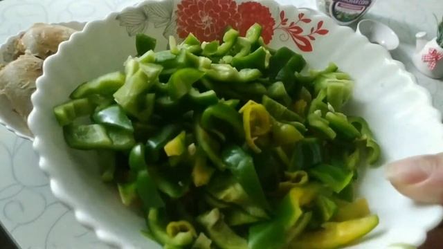 Беру отварную куриную грудку и много лука, готовлю вкуснейшее дополнение к любому гарниру смотреть онлайн