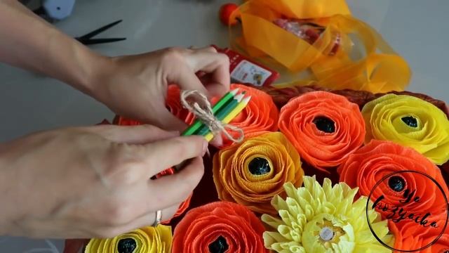 Что подарить учителю на 1 сентября ? DIY? Букет из конфет и гофрированной бумаги. смотреть онлайн