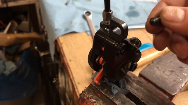 Замена гидролинии и прокачка гидравлических тормозов.