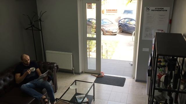 В Краснодаре змея заползла в парикмахерскую смотреть онлайн