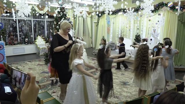 Новогодний утренник гр. Пчелка 26. 12. 2022г. смотреть онлайн