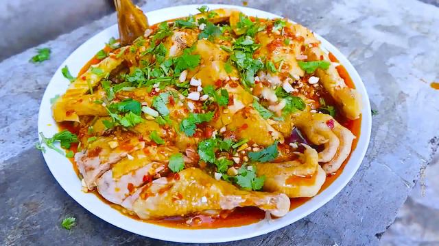 50元买了只5斤重的大公鸡，小青教你做“口水鸡”，鸡腿配酒，越喝越有！【小青家常美食】