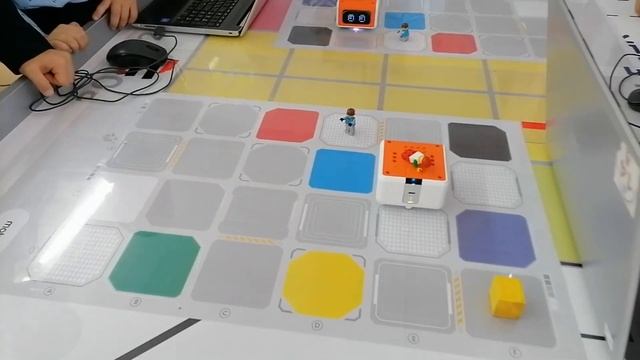 робот Vinci. Пример проекта "Собиратель камней"- STEM - центр г. Высокое смотреть онлайн