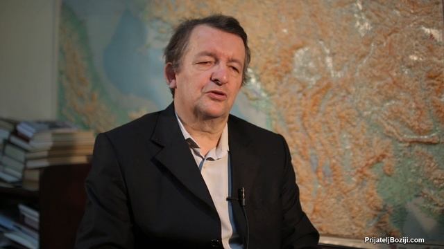 Између истине и интереса смотреть онлайн