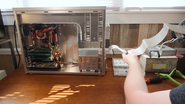 Building a Better Windows 98 PC! The Megaluminum Monster смотреть онлайн