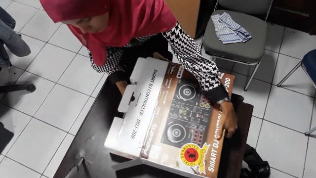 Unboxing Pioneer Controller DDJ 200 смотреть онлайн