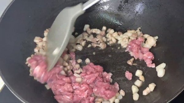 入秋后我家就馋这锅茄子水饺，分享调馅方法，蘸料汁一口一个真香【刘姐厨房 Magic Food】#面食 #水饺