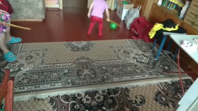 Хоккей с мячом. Детские игры. Маша отдыхает... смотреть онлайн