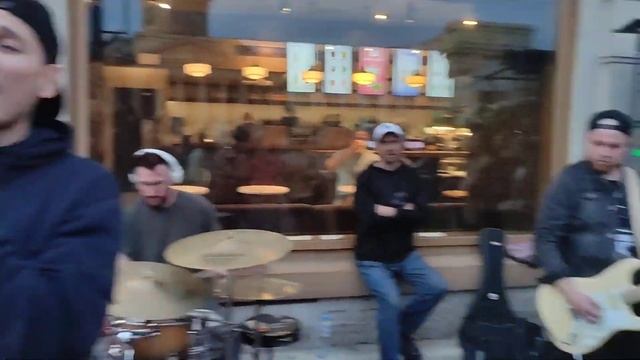 ПИТЕР! УЛИЧНЫЕ МУЗЫКАНТЫ!!! "ФЕДЕРИКО ФЕЛЛИНИ", ЗАМЕЧАТЕЛЬНАЯ ВЕЧЕРИНКА С КАВЕР ГРУППОЙ "ID AHO"!!! смотреть онлайн