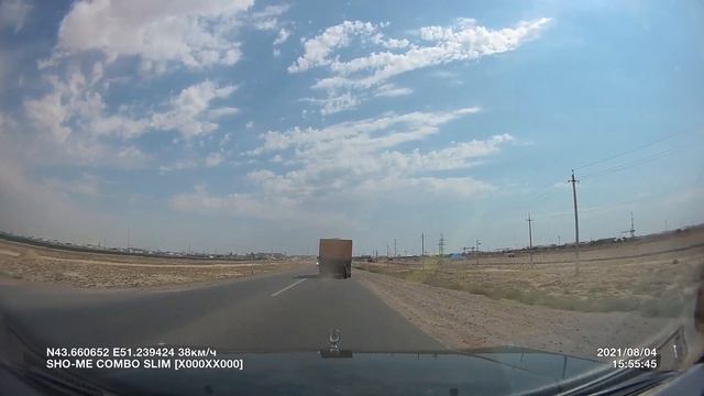 Оторвавшееся колесо большегруза влетело во стречный автомобиль в Мангистау