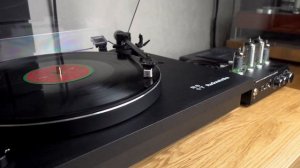 Бюджетный фонокорректор с визуализатором Douk Audio T9