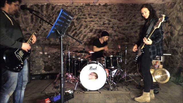 FLORES MAGICAL BLUES COVER I WANNA BE YOUR DOG смотреть онлайн