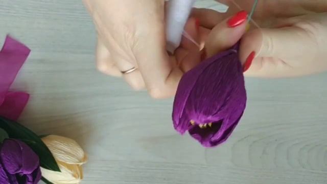 Классная идея! Тюльпаны из гофрированной бумаги без конфет (цветы крокусы) смотреть онлайн