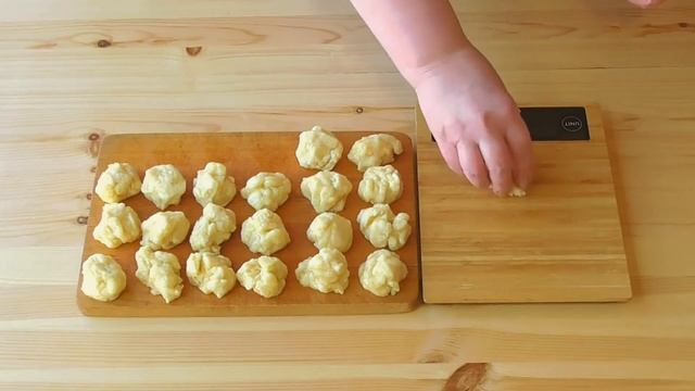Пирожки с кабачками, зелёным луком и яйцами смотреть онлайн