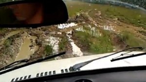 Нива идёт по грязи