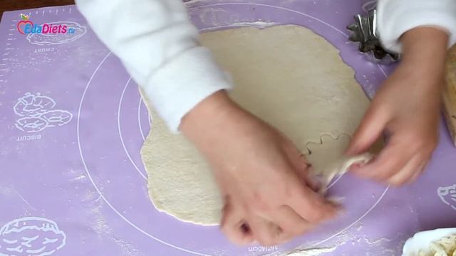 Cырный пирог из дрожжевого слоеного теста. Мужской. Женщинам тоже можно. Семейный обед | Вкусняшка смотреть онлайн