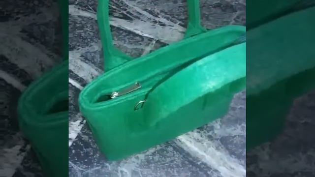 Сумка из зеленого фетра смотреть онлайн