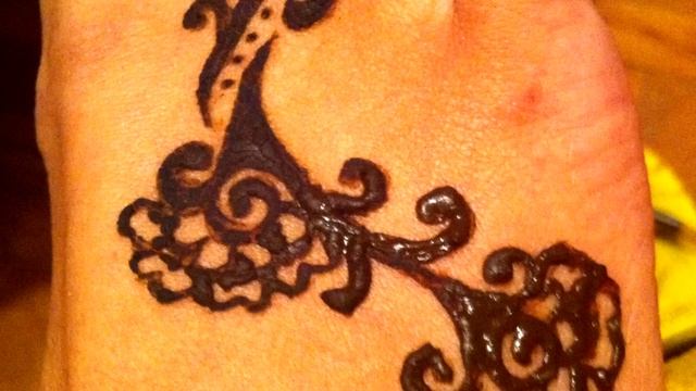 ТАТУИРОВКА/РОСПИСЬ ХНОЙ в домашних условиях смотреть онлайн