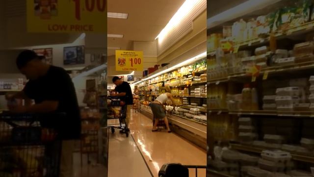 Shopping on Meth..... Don't do drugs kids! смотреть онлайн