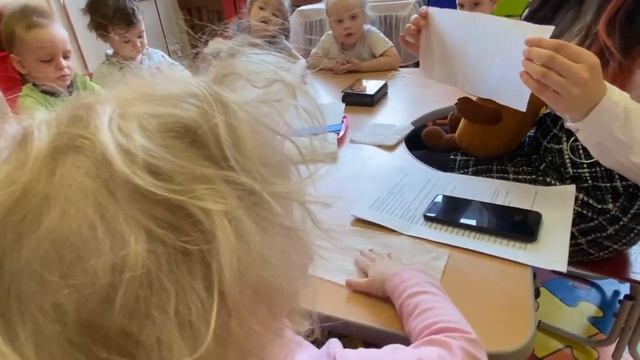 "Свойства бумаги". Фрагмент занятия во второй группе раннего возраста. Группа №2 "Птенчики" смотреть онлайн