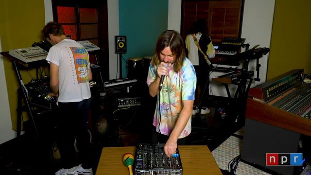 Tame Impala: Tiny Desk (Home) Concert смотреть онлайн