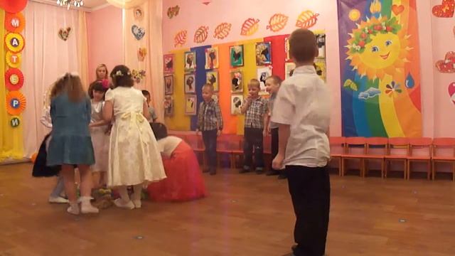 Танец с мягкими игрушками Пушистое детство